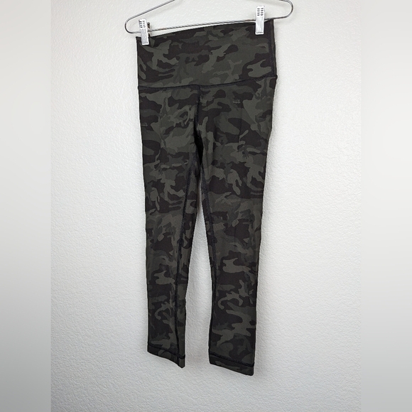 Lululemon Wunder under crop high rise camo - Picture 1 of 4